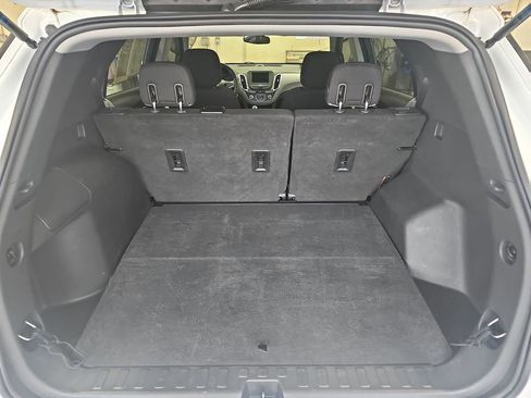 Used 2020 Chevrolet Equinox LS FWD image 12