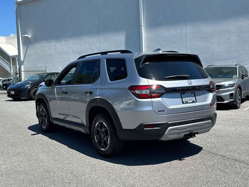 Certified 2025 Honda Pilot TrailSport image 2