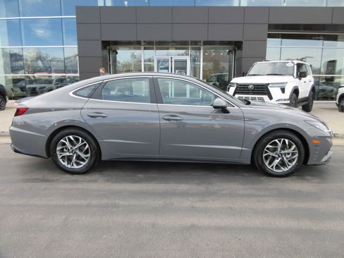 Used 2022 Hyundai Sonata SEL image 11