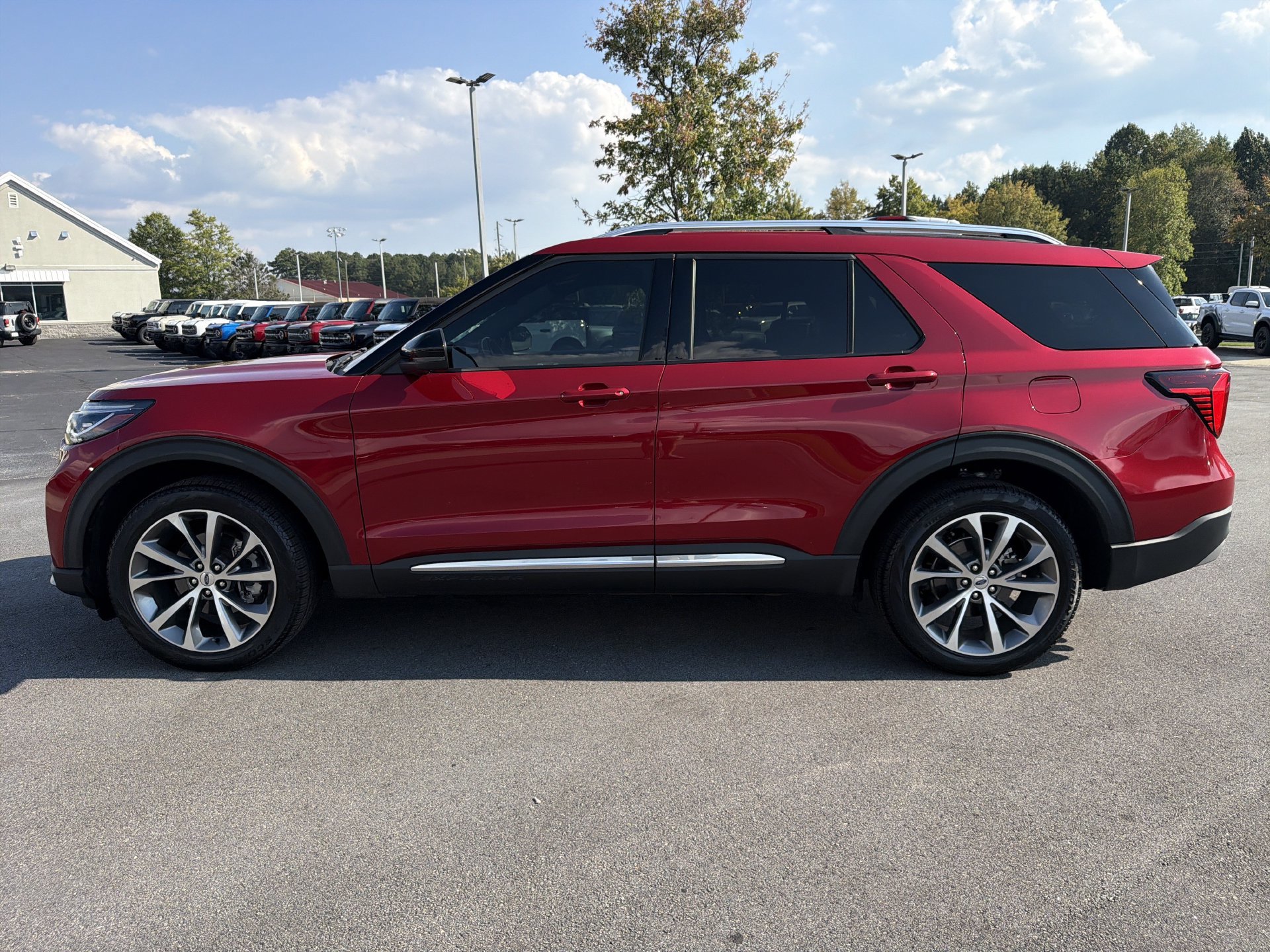 Used 2025 Ford Explorer Platinum w/ Ultimate Package AWD/4WD image 27