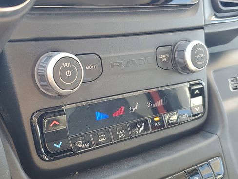 Used 2025 RAM ProMaster 2500 w/ Convenience Group image 16