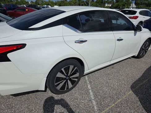 Used 2021 Nissan Altima 2.5 SL FWD image 12