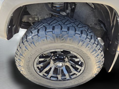 Used 2021 Toyota Tacoma TRD Off-Road w/ TRD Premium Off Road Package AWD/4WD image 32