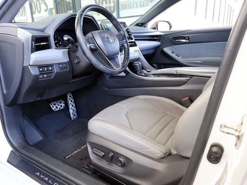 Used 2019 Toyota Avalon Touring FWD image 35