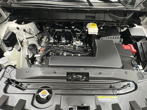 Used 2024 Nissan Pathfinder SV AWD/4WD image 21