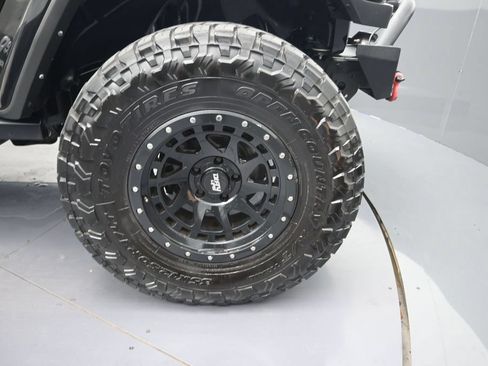 Used 2021 Jeep Gladiator Overland w/ Popular Equipment Package AWD/4WD image 9