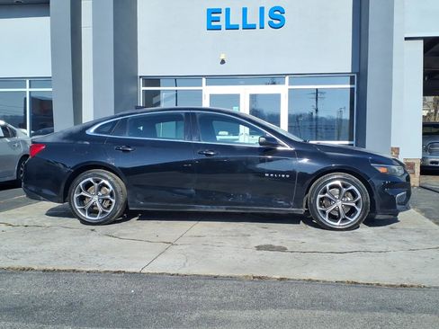Used 2017 Chevrolet Malibu LT image 2