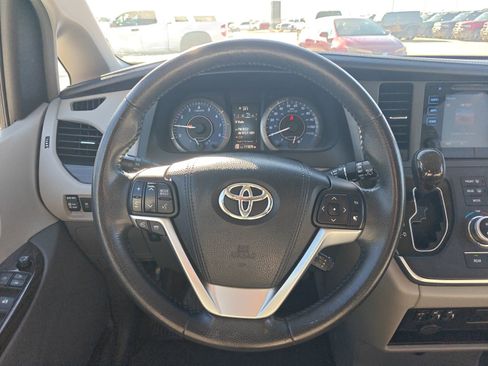 Used 2015 Toyota Sienna XLE image 14