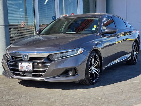 Used 2022 Honda Accord Touring image 2