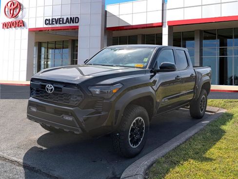Used 2024 Toyota Tacoma TRD Off-Road AWD/4WD image 4