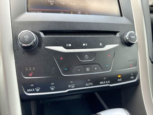 Used 2014 Ford Fusion SE w/ Equipment Group 202A FWD image 15