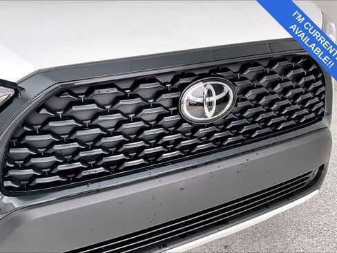 Used 2025 Toyota Corolla Cross L image 36