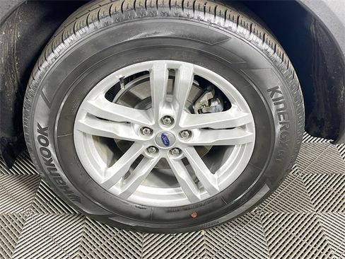 Used 2021 Ford Explorer XLT image 34