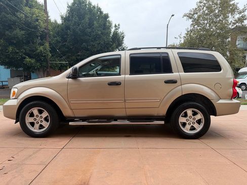 Used 2009 Dodge Durango SLT w/ Technology Group II image 3