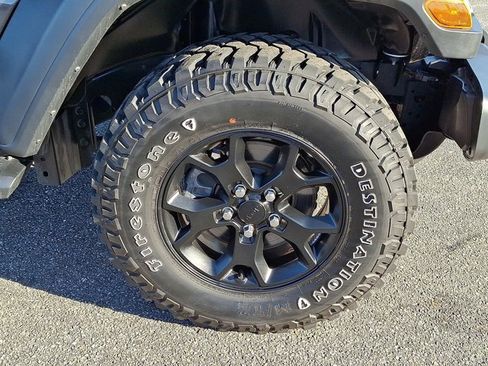 Certified 2023 Jeep Wrangler Willys image 9