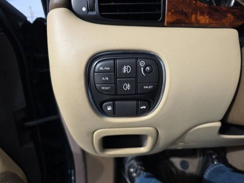 Used 2007 Jaguar XJ8 image 19