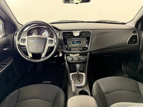 Used 2011 Chrysler 200 Touring image 22