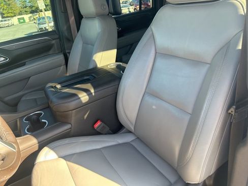 Used 2021 Chevrolet Suburban LT w/ Rear Media and Nav Package image 8