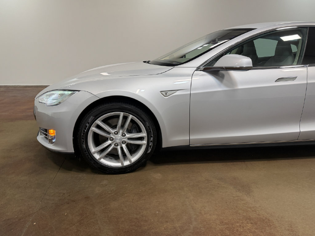 Used 2013 Tesla Model S Performance RWD image 28