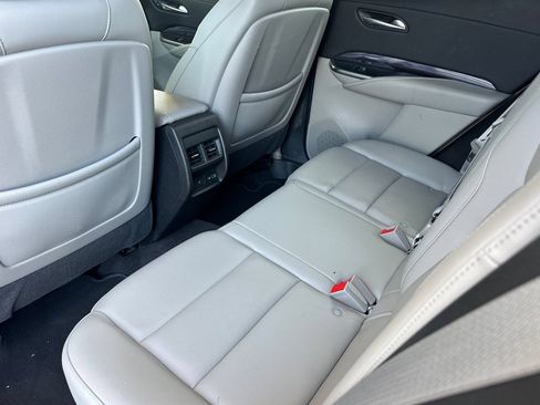 Used 2022 Cadillac XT4 Luxury w/ Cold Weather Package FWD image 14