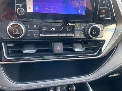 Used 2023 Toyota Highlander L FWD image 31