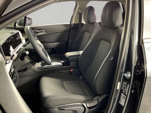 New 2026 Kia Sportage LX FWD image 16