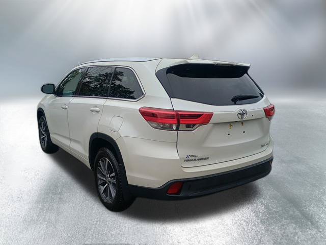 Used 2017 Toyota Highlander XLE AWD/4WD image 3
