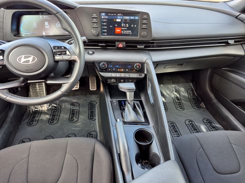 Certified 2025 Hyundai Elantra Sport FWD image 12