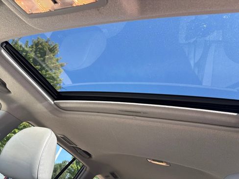 Used 2013 Toyota Highlander Limited AWD/4WD image 17