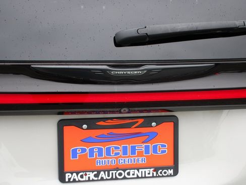 Used 2021 Chrysler Pacifica Touring w/ S Appearance Package image 52