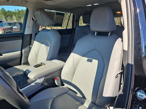 Used 2022 Toyota Highlander XLE image 20