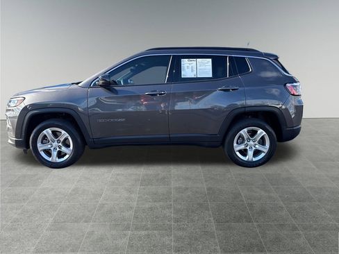 Used 2023 Jeep Compass Latitude image 2