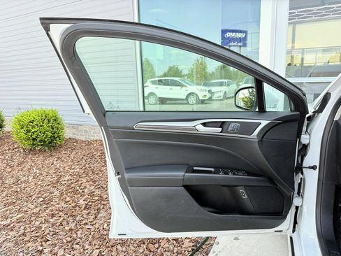 Used 2018 Ford Fusion SE w/ Equipment Group 602A FWD image 10