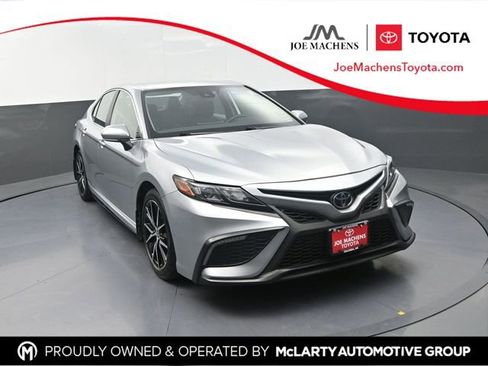 Used 2024 Toyota Camry SE FWD image 1