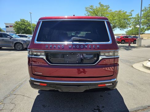 Used 2023 Jeep Grand Wagoneer 4WD w/ Flexible Seating Group image 7
