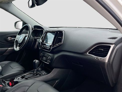 Used 2019 Jeep Cherokee Limited image 27