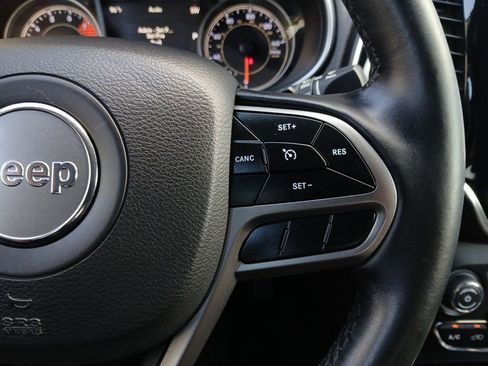 Used 2019 Jeep Cherokee Limited AWD/4WD image 25