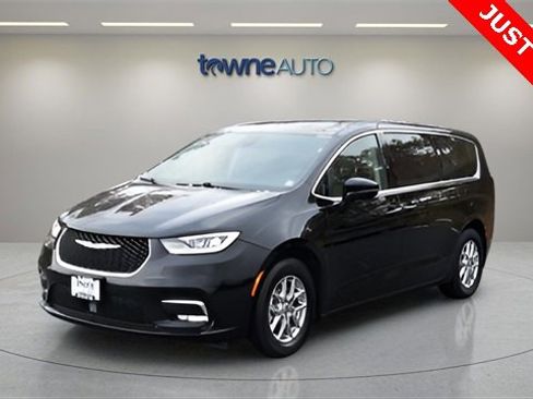 Used 2024 Chrysler Pacifica Touring-L image 1