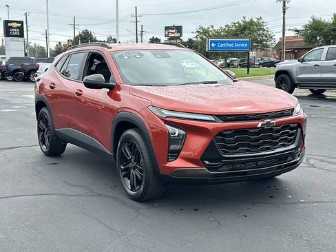 Certified 2024 Chevrolet Trax ACTIV w/ Driver Confidence Package FWD image 2