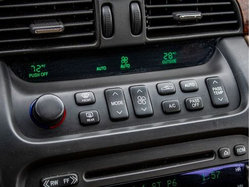 Used 2005 Cadillac De Ville w/ Equipment Group image 34