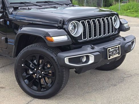 Used 2025 Jeep Wrangler Unlimited Sahara w/ Safety Group AWD/4WD image 2