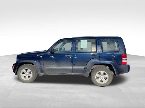 Used 2012 Jeep Liberty Sport image 2