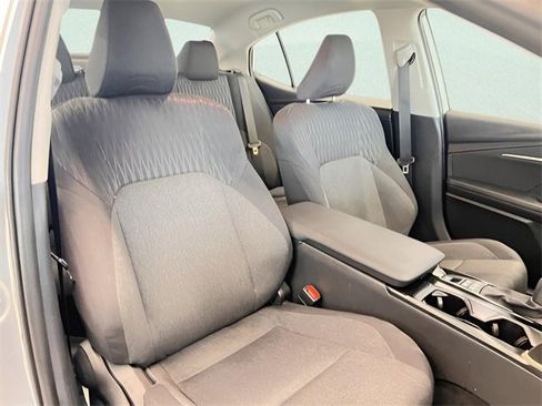 Used 2025 Toyota Camry LE image 12