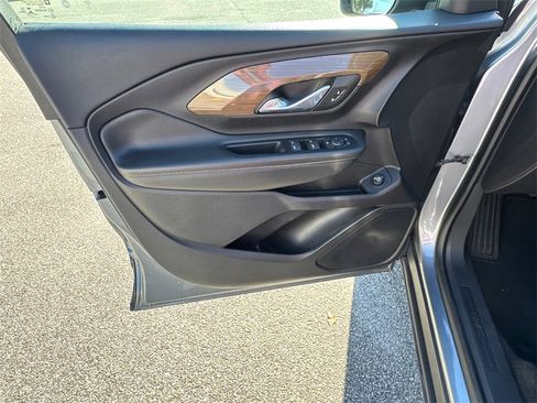 Used 2020 GMC Terrain SLE w/ Driver Convenience Package image 10