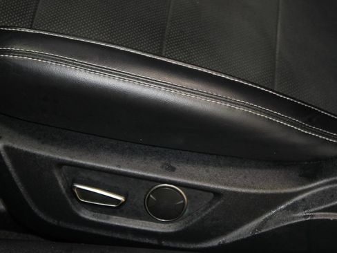 Used 2016 Ford Mustang Shelby GT350 w/ Technology Package RWD image 17