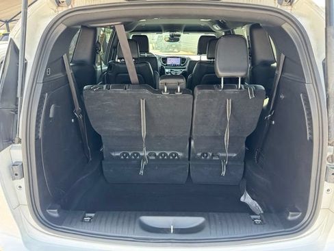 Used 2025 Chrysler Pacifica Select FWD image 7