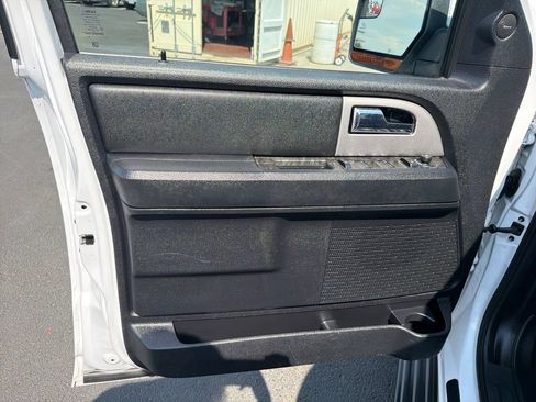 Used 2017 Ford Expedition EL Limited AWD/4WD image 16