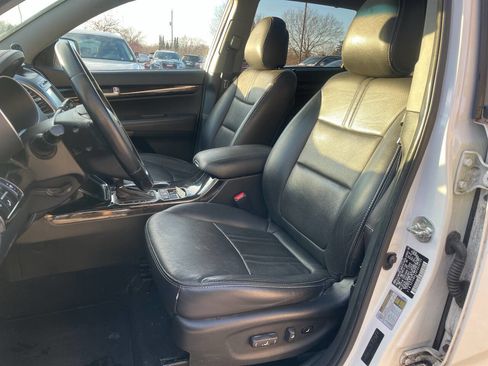 Used 2015 Kia Sorento SX image 12