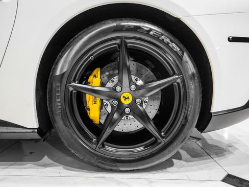 Used 2017 Ferrari F12 Berlinetta RWD image 17