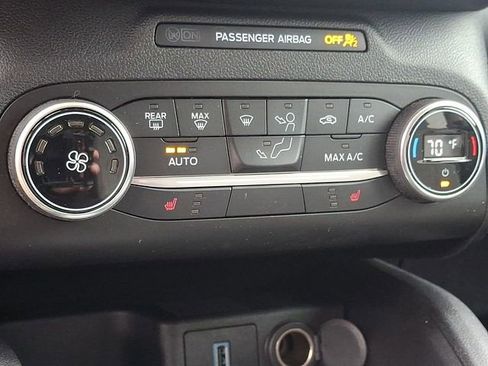 Used 2020 Ford Escape SE image 15